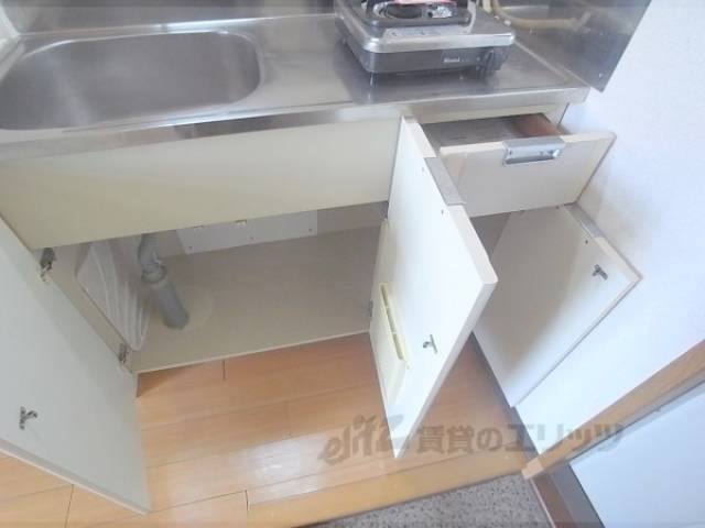 収納　お鍋がしまえます