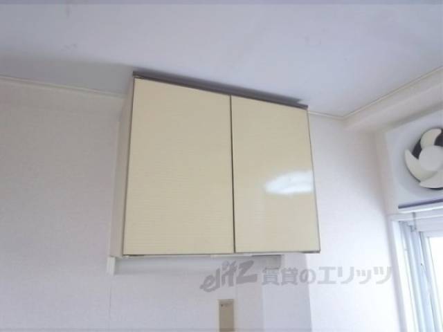 キッチン　上部収納