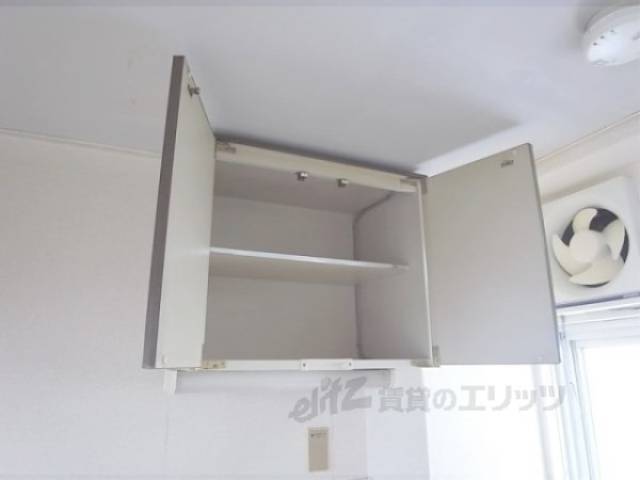 キッチン　上部収納