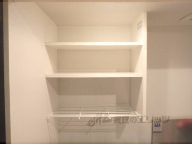 キッチン　上部物置