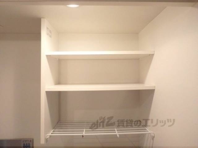 キッチン　上部物置