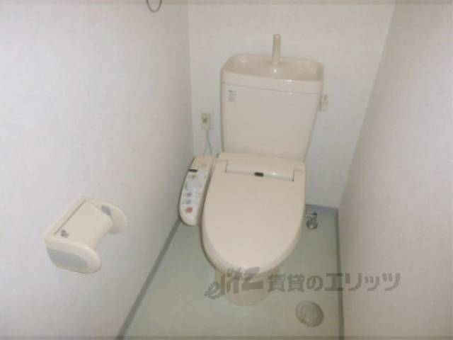 トイレ　ウォシュレット付いてます。