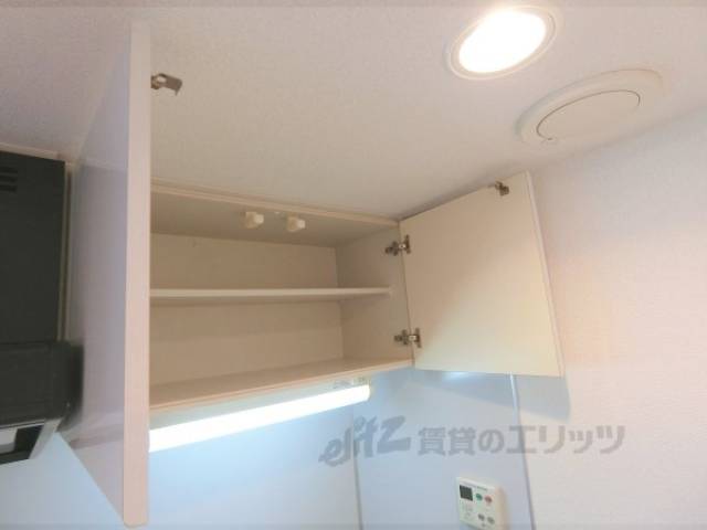 キッチン　上部収納