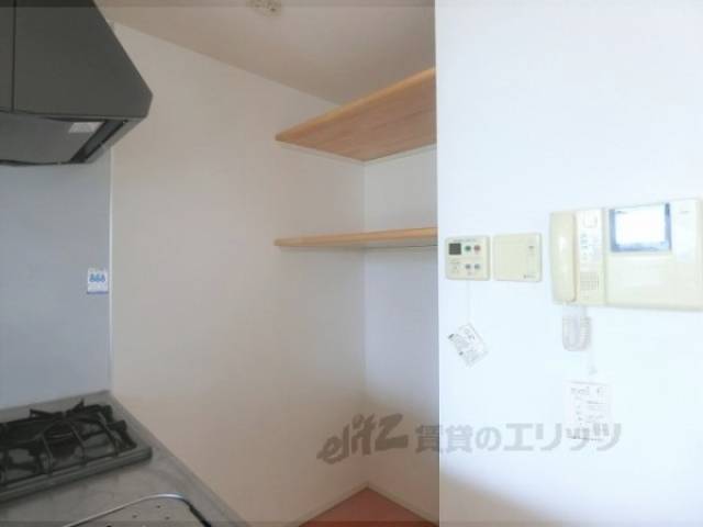 キッチン　キッチン裏収納