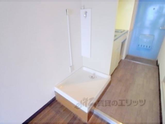 洗濯機置場　室内に洗濯機を置けます。