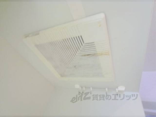 キッチン　換気扇　綺麗な空気を換気できますね。