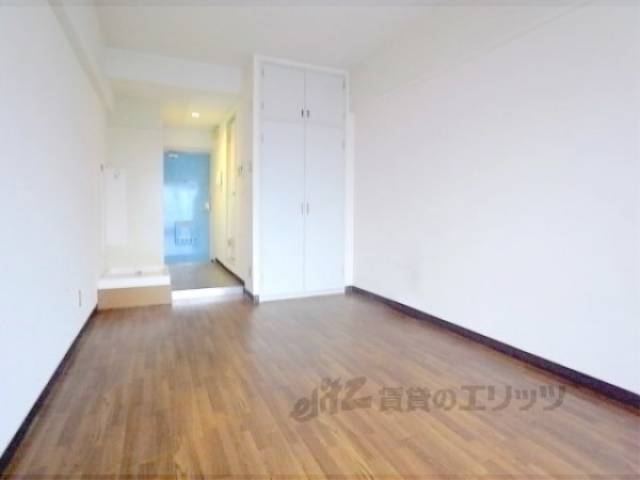 居室　一人暮らしには程よい広さです。