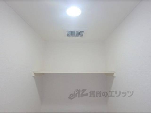 トイレ　トイレ棚