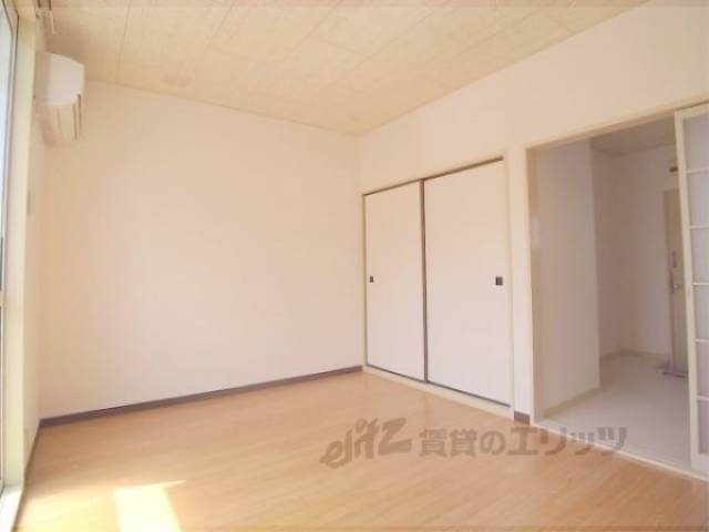 居室　きれいなお部屋です。
