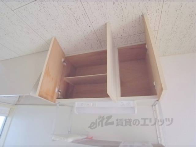 キッチン　上部収納　キッチンの収納スペースです。