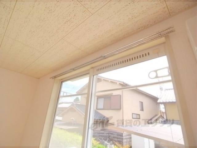 カーテンレール　お好きなカーテンが付けられます。