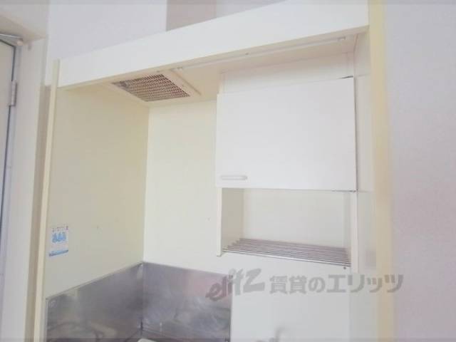 収納　キッチン上部