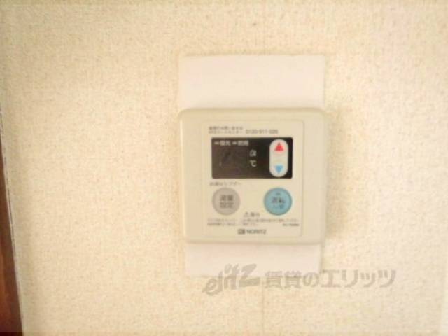 給湯リモコン　お湯の温度調節が簡単にできます。