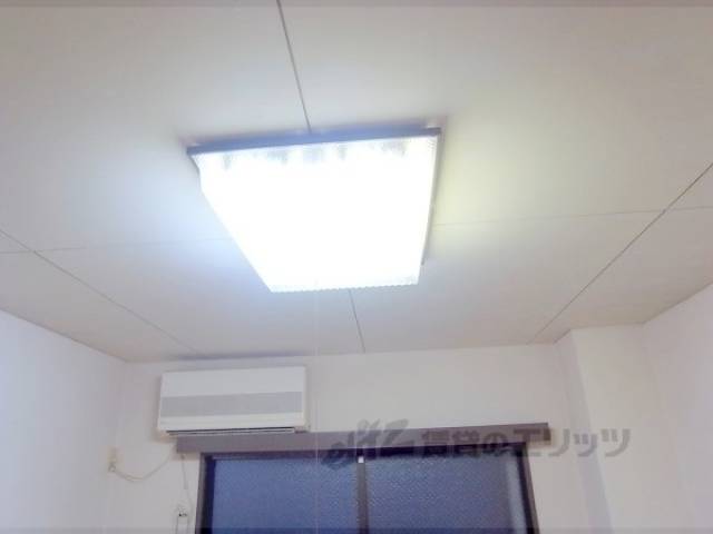 照明　お部屋には照明が付いています