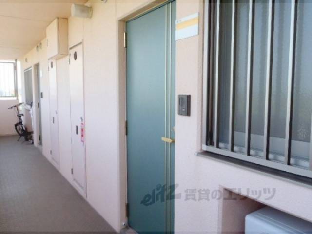 玄関　玄関側からの眺めもサイコーです・