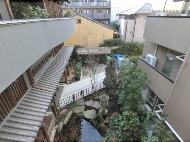 眺望　隣りの庭