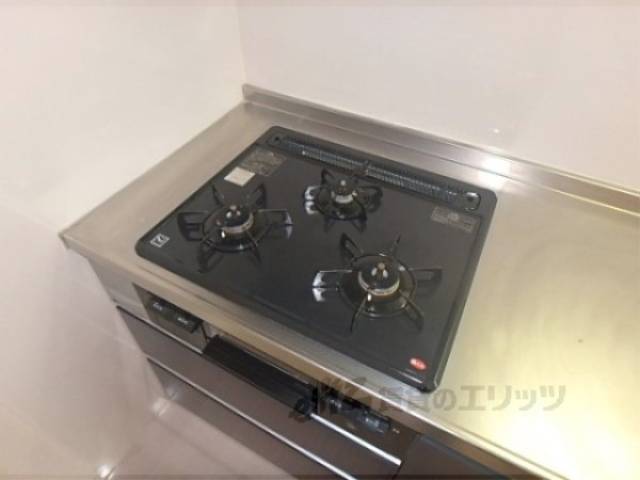 キッチン　3口コンロ