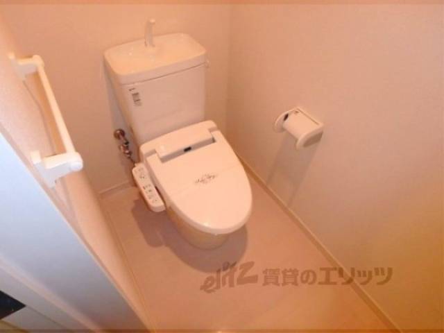 トイレ　ウォシュレット付です。