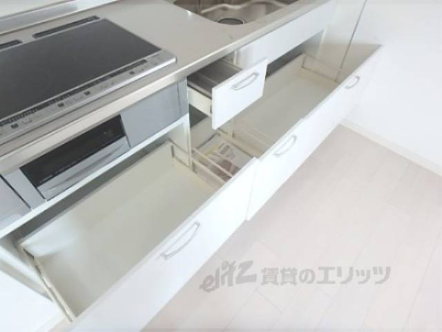 キッチン　下部収納　沢山収納可能です