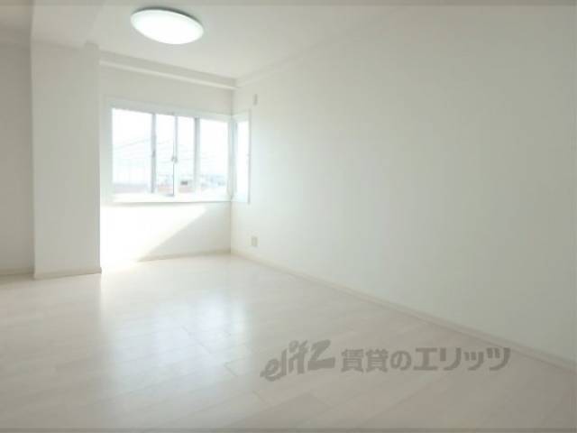 洋室　白をモチーフにした綺麗なお部屋です