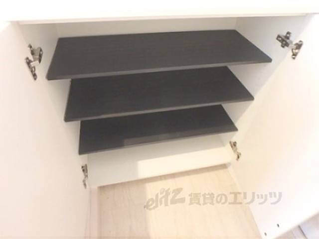 下駄箱　沢山靴入ります