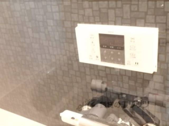 給湯スイッチ　浴室内にあります