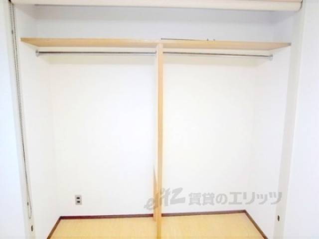 洋室　４．５帖のお部屋の収納です。