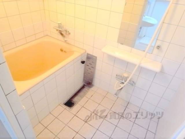 風呂　清潔感のあるお風呂ですね。