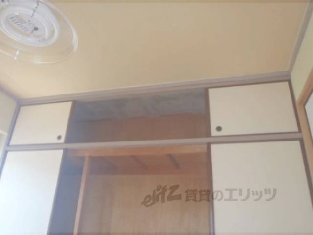 収納　上の棚も小物しまえて便利です