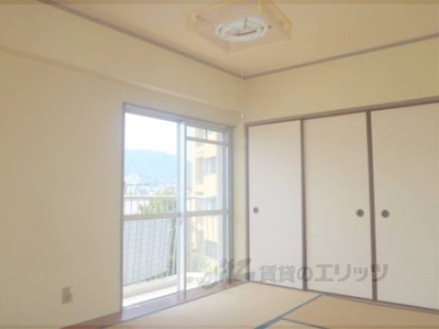 和室　2面採光で日当たり、風通し良好です