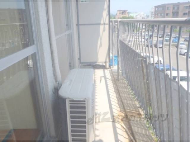 ベランダ　南向きで日当たりの良いベランダです