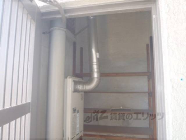 物置き　ベランダ横の物置きです