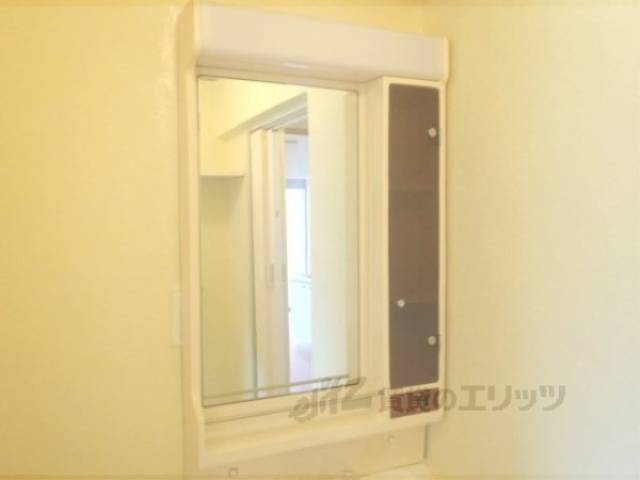 洗面所　シンプルで使いやすい独立洗面台です