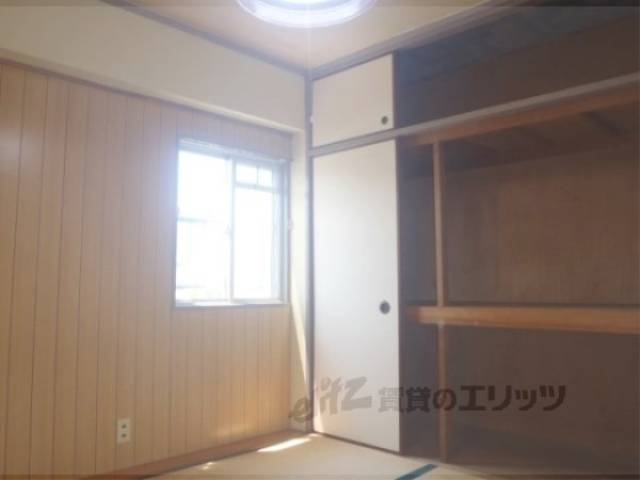 和室　小窓もあり光が入ります