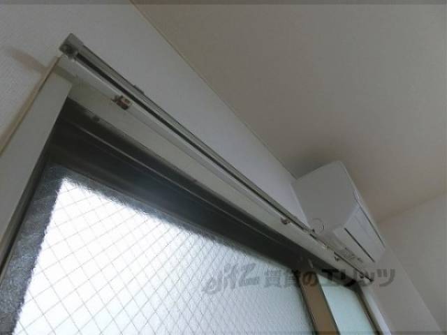 洋室　カーテンレール