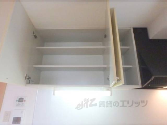 キッチン　上部収納棚