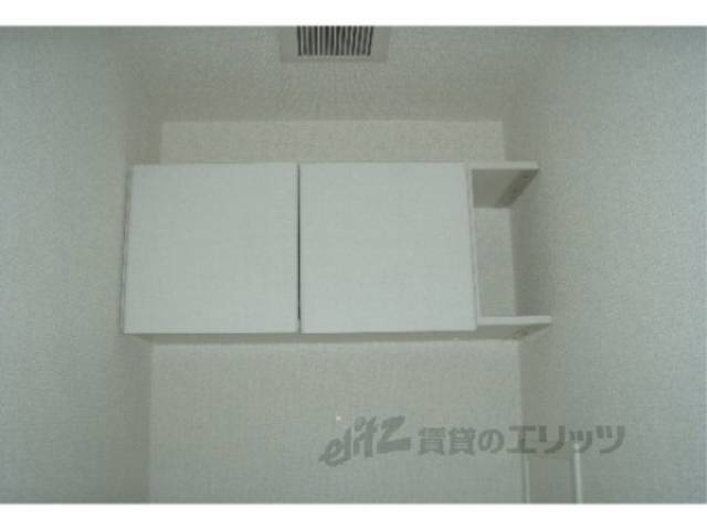 トイレ　吊り棚