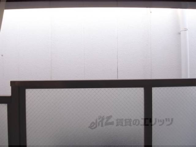 眺望　正面は一軒家の壁です