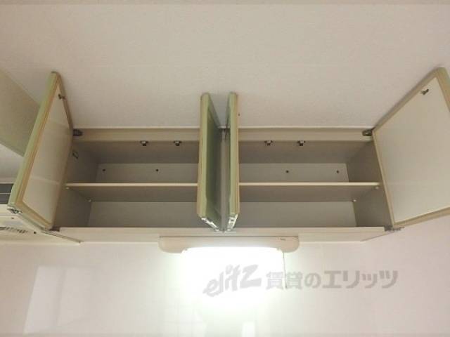 キッチン　上段収納