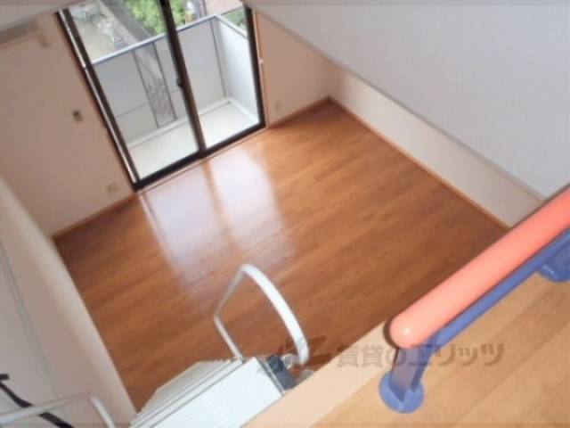 ロフトから見た洋室