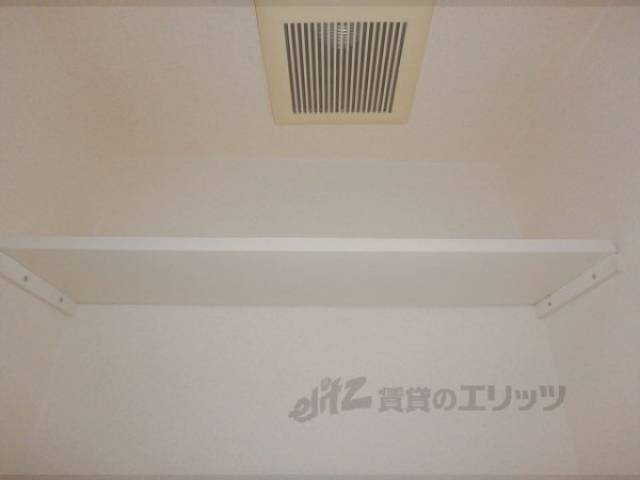 トイレ　上部収納