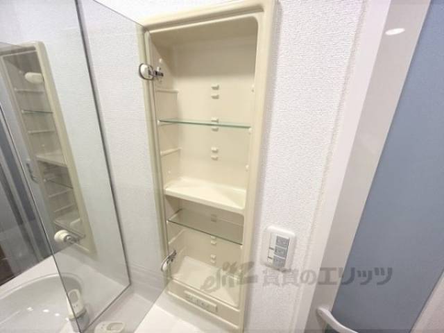 洗面所　上部収納