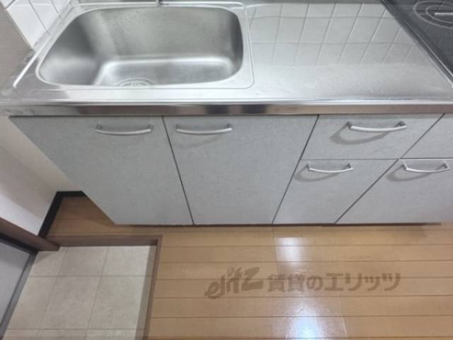 収納　キッチン下