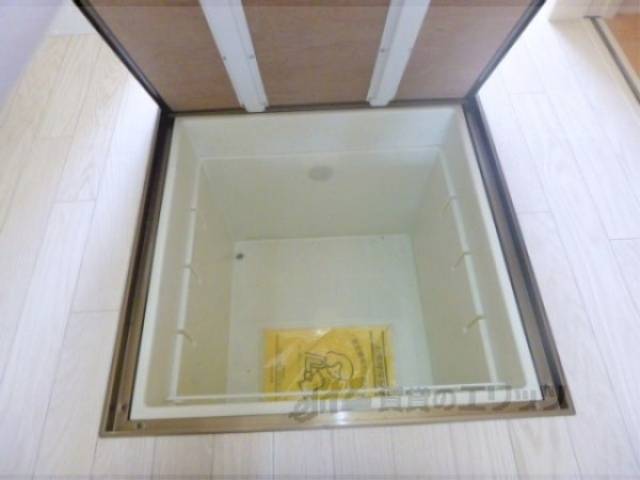 収納　床下収納