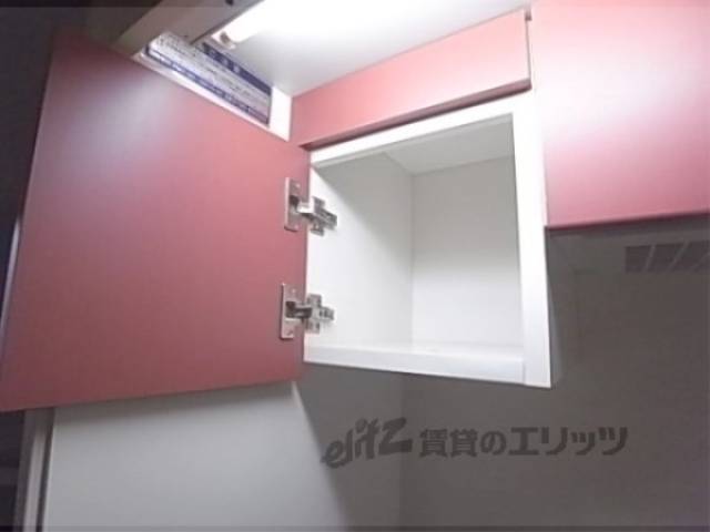 キッチン　上部収納スペース