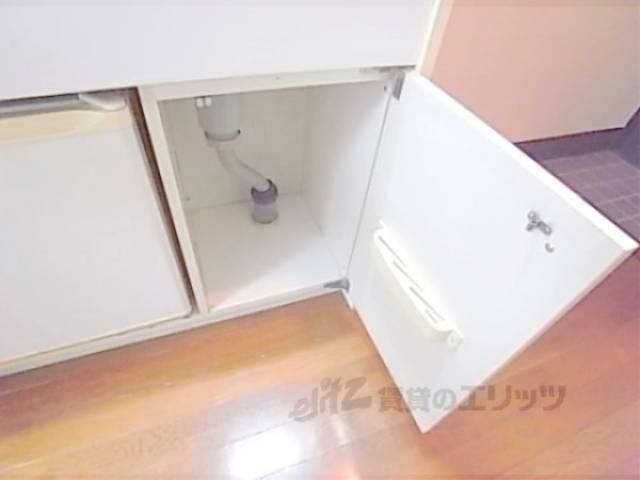 キッチン　下部収納スペース
