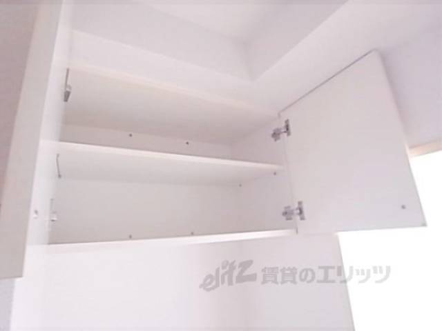 洗濯機置場　上部収納スペース