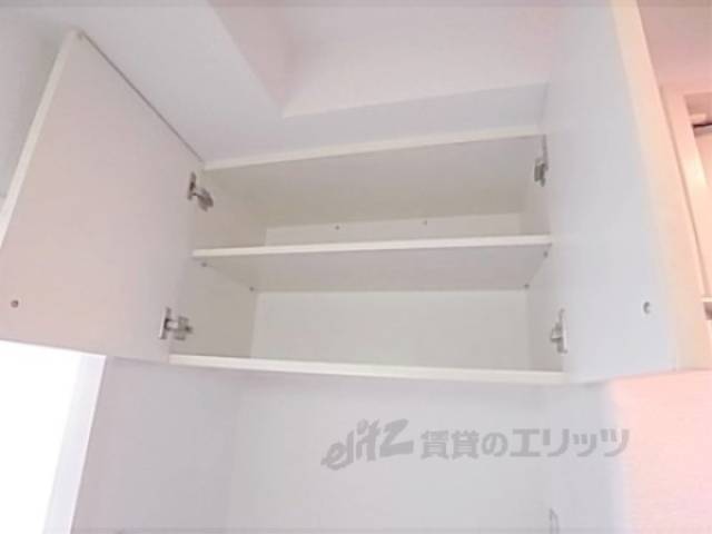 洗濯機置場　上部収納スペース