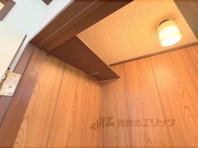 トイレ　上部収納
