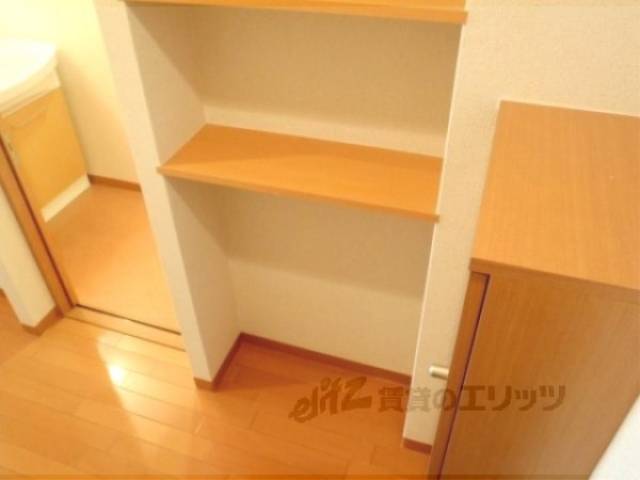 収納　下駄箱横です